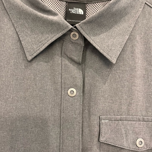 2/40$North face gray short sleeve shirt size large - Picture 4 of 8